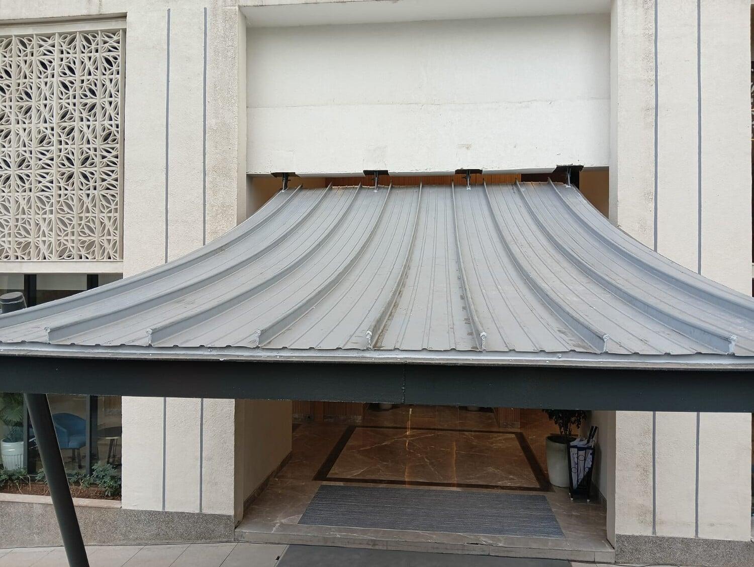Architectural Kalzip standing seam roofing for IICC New Delhi: Specialized large-span aluminum building envelope by Rishonn & Reyansh for India's premier convention landmark.